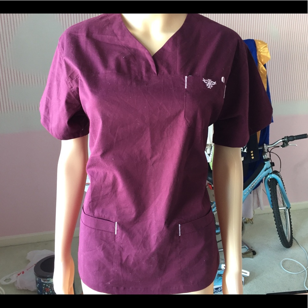 Med Couture crossover v-neck scrub top size S